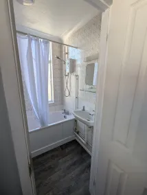 The Bell Hotel - Bathroom