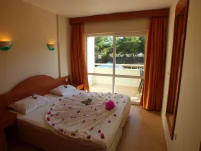 Tuntas Family Suites Kusadasi - Habitación