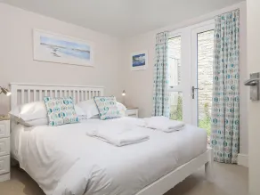 Keepers Lodge, Hillfield Village - Room