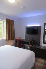 Luxbury Inn & Suites - Chambre