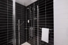 Holiday Inn Express Airport Hotel - Badezimmer