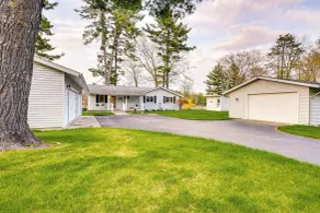 Waterfront Gladwin Vacation Rental w/ Lake View! - Interiør
