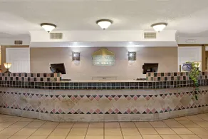 Days Inn by Wyndham Tucson City Center - Lobby