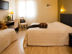 Logis Hotel - Restaurant - Spa - Le Relais de Farrou - Værelse