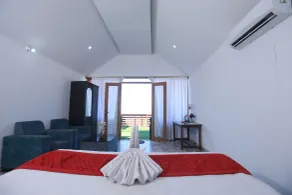 Silent Waves - Room
