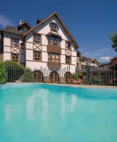 Le Chatelet - Pool