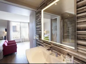 Hotel de L'Universite - Bathroom