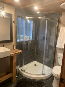 Eagle Ridge Treehouse - Badeværelse