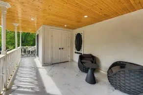 11 Acres & Balcony! Sleek Retreat in Americus - Interiör