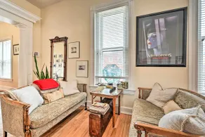 Historic 'Watson' Brick House w/ Private Deck! - Interiør