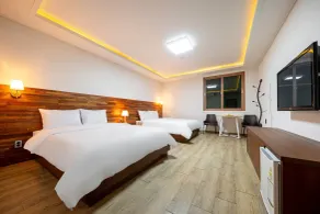 F1 Hotel - Room