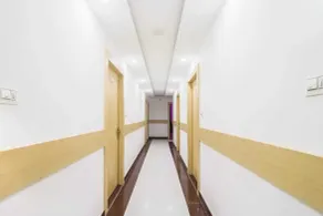 Via Moti Mahal - Nr. Sarnath Museum - Hall