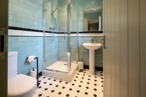 The Cowdray Arms - Bathroom