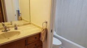 HAWAII  2 MIN FROM THE BEACH - Bathroom