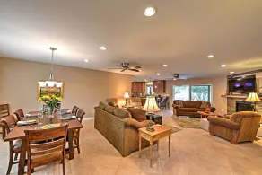 Lovely Phoenix Home w/ Expansive Patio & Fire Pit! - Interiør