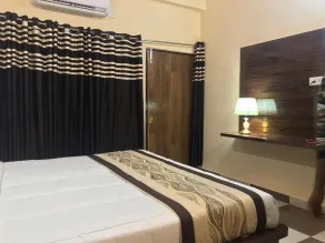 Hotel King's Banaras - Room