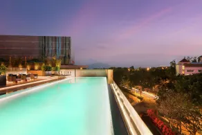 Joyze Hotel Xiamen, Curio Collection by Hilton - Pool