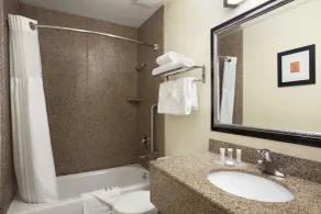 Howard Johnson by Wyndham San Diego Sea World - Salle de bain