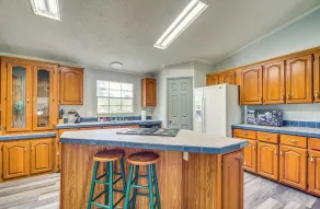 Charming Farmhouse in Morriston w/ Fenced Yard - Interiør