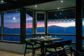 Sumitel Vista 800m from Mall Road - Restaurant