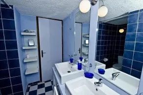 Karavos Sea View Apartments - Bathroom
