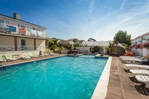 Beau Vallon Holiday Apartments - Pool