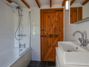 Hook Cottage - Bathroom