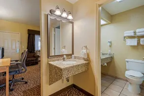Turquoise Inn and Suites Cortez near Mesa Verde - Badezimmer
