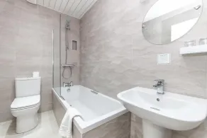 Osborne Hotel - Bathroom