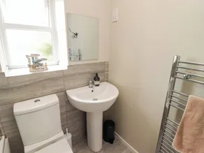 7 Cwrt Y Cadno - Bathroom