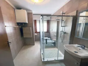 Gemütliche Wohnung in einer hellen Residenz-Beahost - Badezimmer