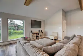Home on San Jacinto River w/ Pool, Dock & Deck! - Innvendig