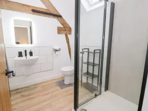 Y Stabl - Bathroom