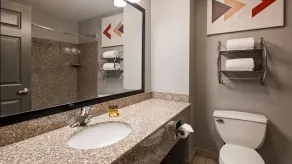 Best Western Plus New Cumberland - Salle de bain