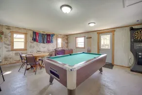 Rustic Cabin w/ Fire Pit, Steps to Sand Lake! - Innenbereich