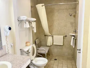 Super 8 by Wyndham Albuquerque Downtown - Badezimmer