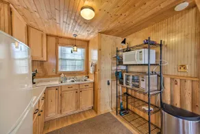 Lakefront Cabin w/ 2 Lofts, Boats on 4 Acres - Interiör