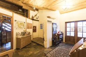 Raven's Bed - Interior entrance