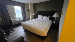 Copley Inn & Suites By OYO Akron OH - Chambre