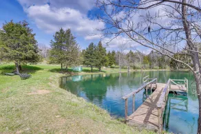 Spacious & Historic Cabin in New Haven w/ Pond! - Innenbereich
