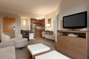 Staybridge Suites Tampa East- Brandon by IHG - Habitación