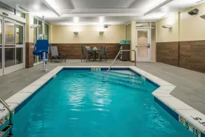 Fairfield by Marriott Inn & Suites Kansas City North, Gladstone - Piscine