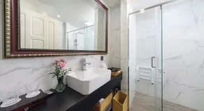 Lanna Inthan Hotel & Resort - Bathroom