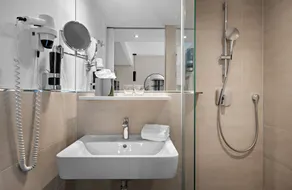 Leonardo Hotel Vienna City West - Baño