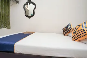OYO Life 2090 Ratna Backpacker Syariah - Room