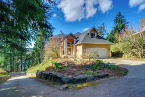 Premier Gig Harbor Home! Views, Spa & Billiards - Innvendig