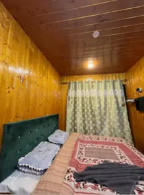 Munshi's Hotel and Restaurant Tangmarg - Room