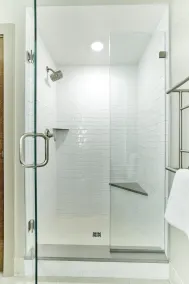 The Docent's Collection - Baño
