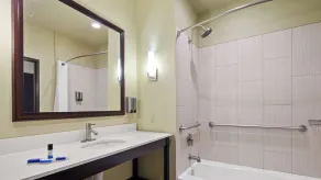 Best Western Lindsay Inn & Suites - Badrum