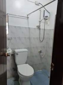 Dasma Lofts Hotel near Dela Salle Dasma - Salle de bain